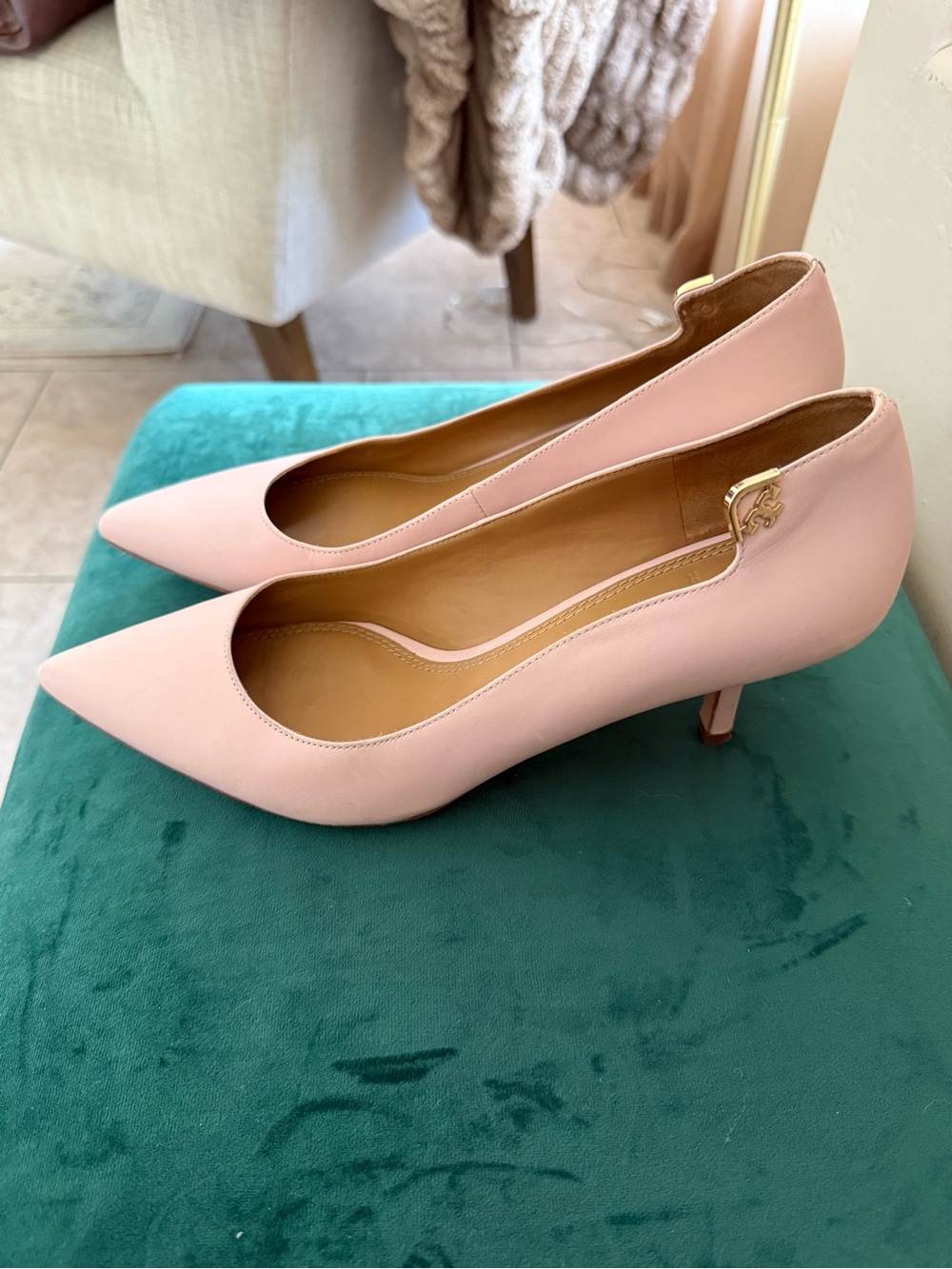 Tory Burch Elizabeth Elegant Seashell Pink Pointed-Toe Kitten Heels Gold Accent